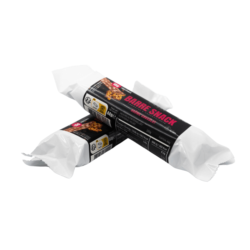 Deux barres Airbar Snack chocolat emballées en noir et blanc avec visuel de barre croustillante au caramel et indication 15 g de protéines sur l’étiquette