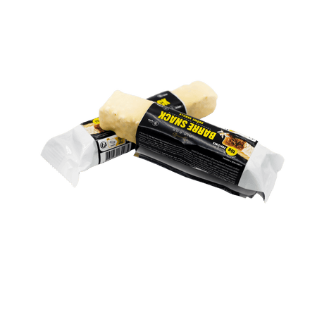 Deux barres Airbar Snack saveur vanille enrobées de chocolat blanc, posées en croix sur leur emballage noir et blanc avec mention 15 g de protéines