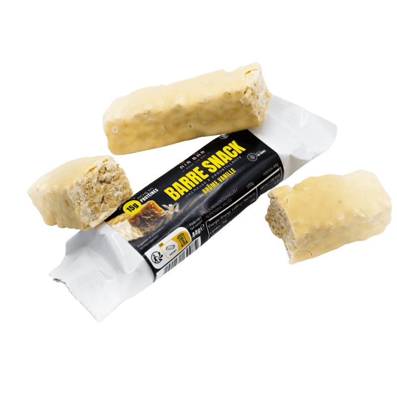 Barre Airbar Snack vanille enrobée de chocolat blanc avec plusieurs morceaux coupés laissant voir la texture céréalière croustillante à l’intérieur