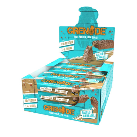 Boîte turquoise Grenade High Protein Low Sugar saveur Chocolate Chip Salted Caramel, indiquant 20 g de protéines et 1,4 g de sucre par barre