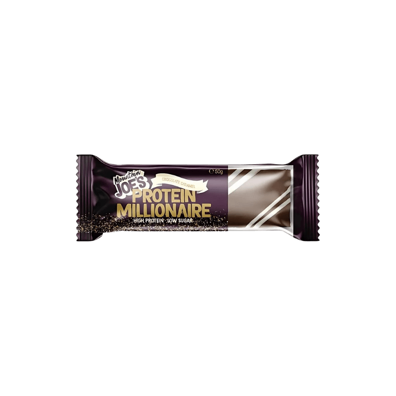 Barre protéinée Mountain Joe’s Protein Millionaire saveur chocolat caramel, emballage violet avec inscription high protein low sugar et barre nappée de chocolat au lait