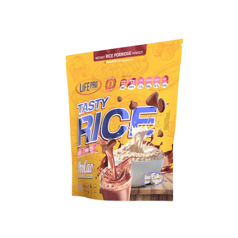Sachet orange de crème de riz Life Pro Tasty Rice ProCao 1 kg avec bol de porridge au chocolat et verre de cacao en avant-plan