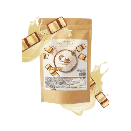 Sachet de farine d’avoine Iogenix U’Praline entouré de carrés chocolatés fourrés praliné et d’éclaboussures de lait sur fond blanc