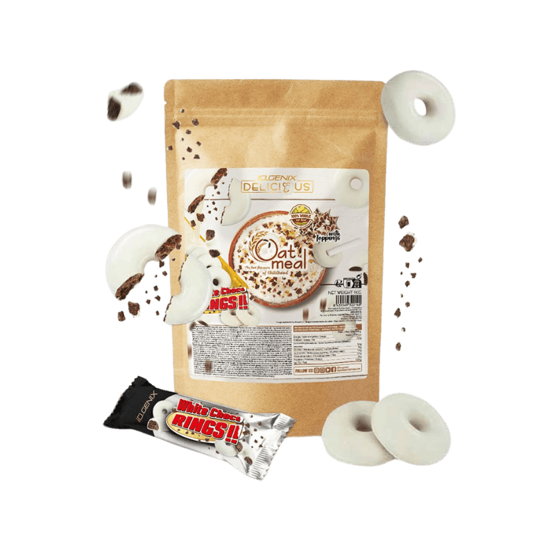 Sachet de farine d’avoine Iogenix White Choc Rings entouré d’anneaux chocolat blanc croquants et d’un mini sachet White Choc Rings sur fond blanc