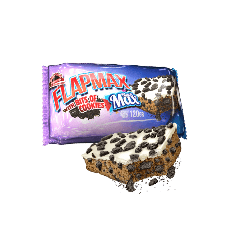 Barre Flapmax Black Max goût cookies and cream avec nappage blanc et éclats de biscuits noirs, posée devant l’emballage violet et bleu sur fond blanc