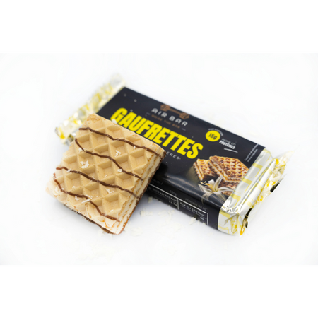 Paquets de gaufrettes protéinées Air Bar saveur vanille sur fond blanc, emballage noir et jaune avec image de gaufrettes à la vanille