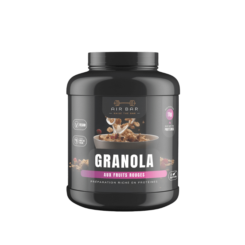 Gros pot noir de granola protéiné vegan Air Bar aux fruits rouges avec bol de céréales et lait en splash sur l’étiquette