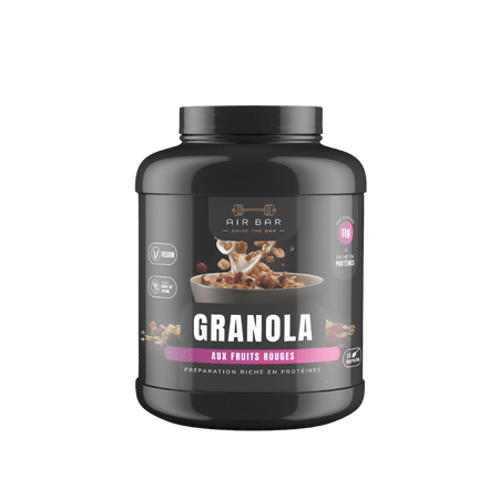 Gros pot noir de granola protéiné vegan Air Bar aux fruits rouges avec bol de céréales et lait en splash sur l’étiquette