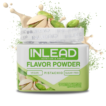 Pot de poudre aromatisante Inlead Flavor Powder goût pistache 250 g, vegan et sans sucre, avec éclats de pistaches et éclaboussures de crème en arrière-plan