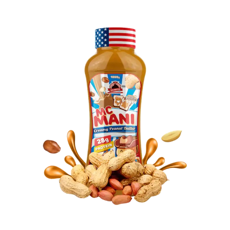 Bouteille de beurre de cacahuète McMani Creamy Peanut Butter entourée de cacahuètes entières et éclaboussures de beurre de cacahuète sur fond blanc