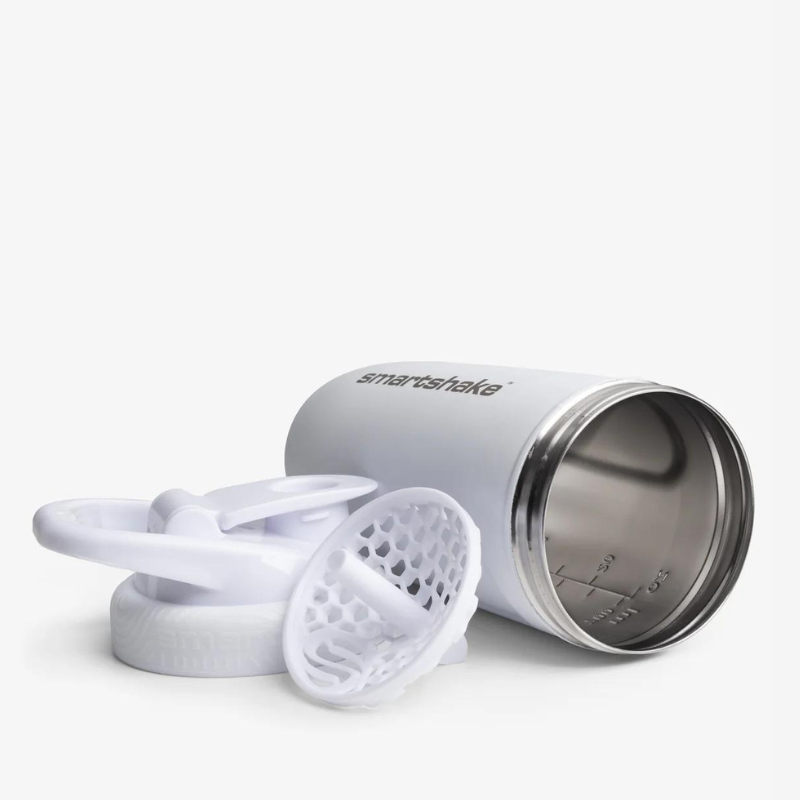 Shaker Smartshake Reforce Steel blanc démonté montrant l’intérieur en inox et le système de grille silencieuse