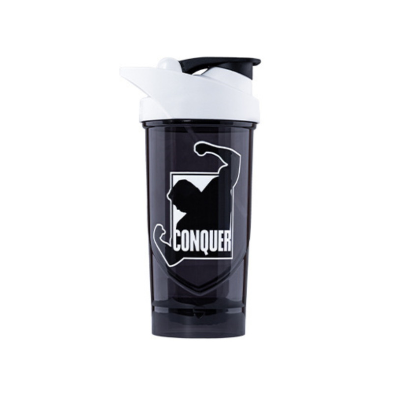 Shaker Shieldmixer Conquer noir 700 ml avec logo bodybuilder blanc sur la face avant et couvercle blanc